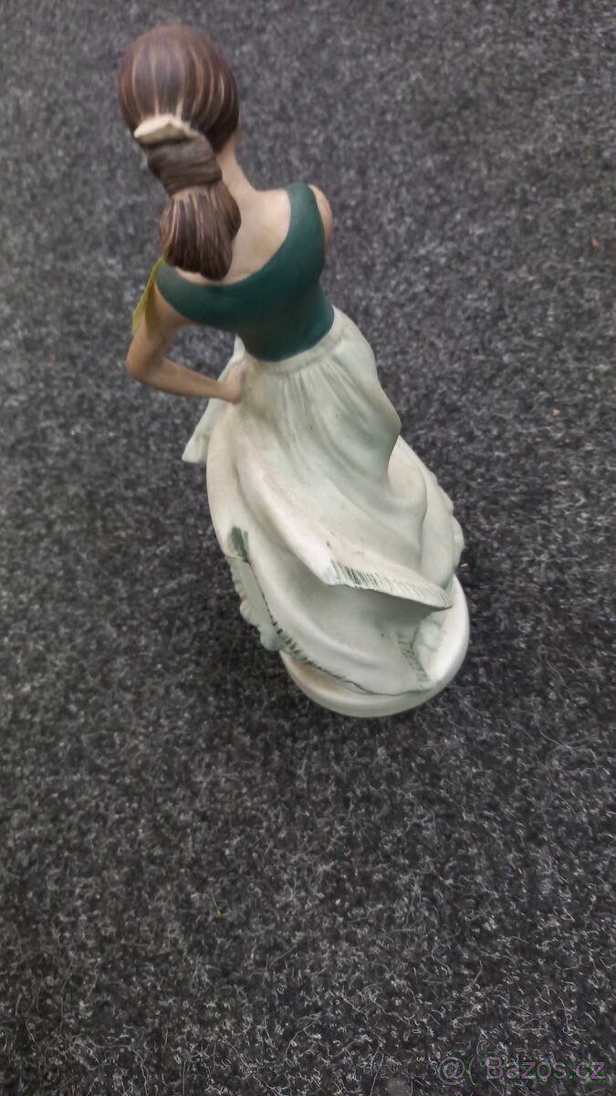 Porcelánová soška tanečnice - 3