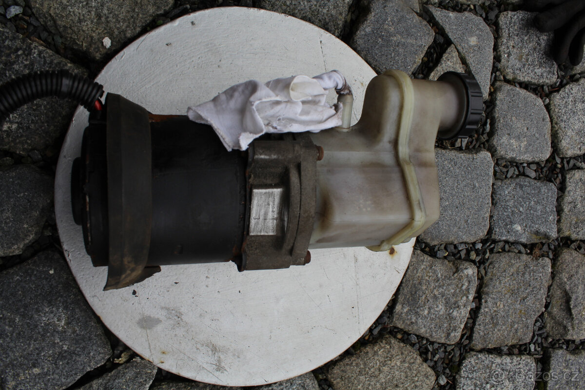 Renault - čerpadlo posilovače řízení - 3