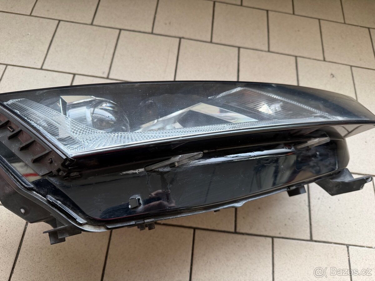 Škoda Octavia 4 právě led světlo - 3