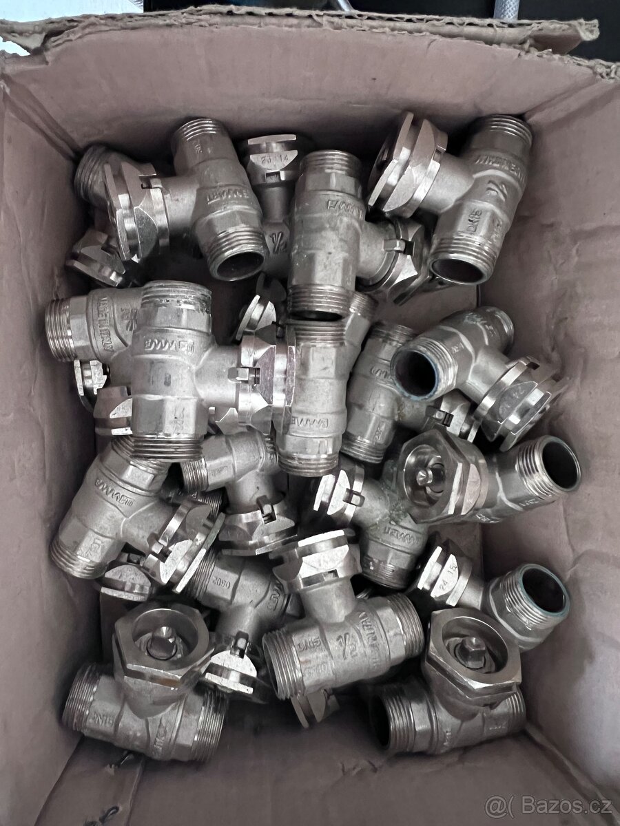 radiátorové šroubení značky Emmet (model 2060) - 3