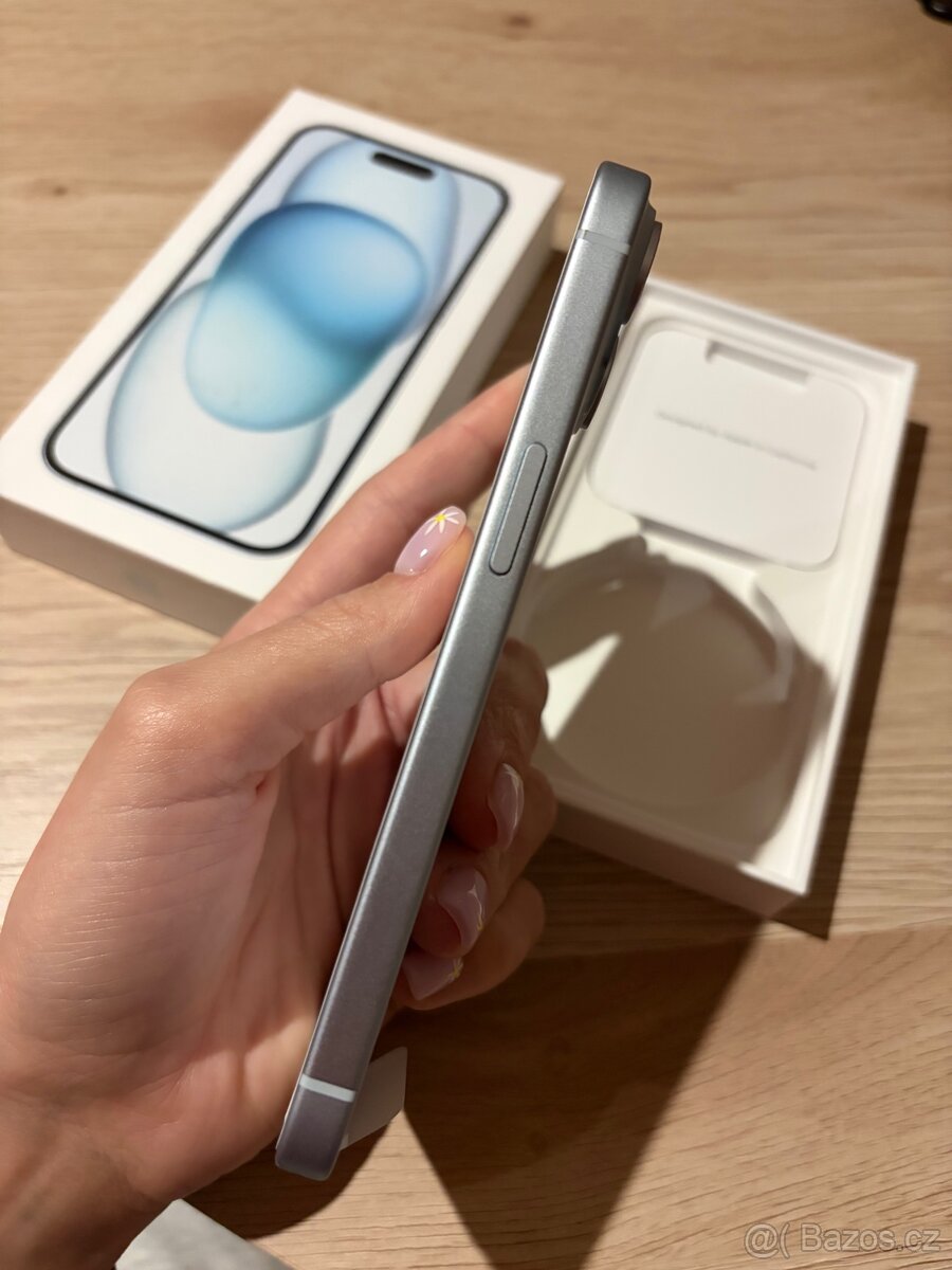 iPhone 15 128 GB Modrý - 3