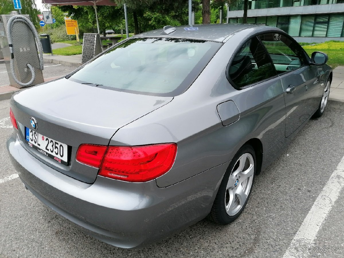 BMW 320D,E92,COUPE,FACELIFT,SERVISNÍ KN.RV.2010 - 3