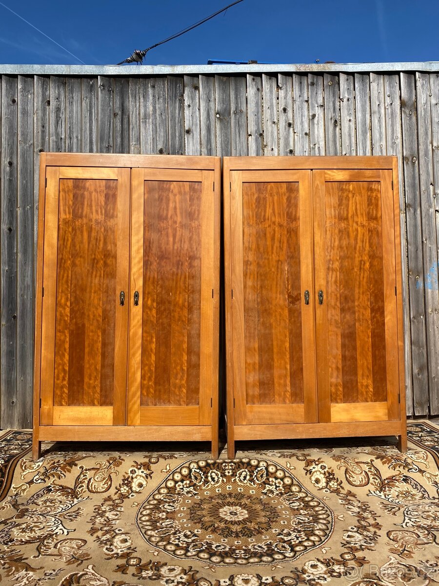 Šatní skříně, toaletka, noční stolky - 3