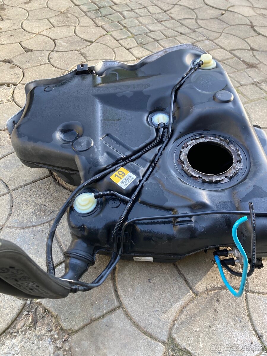 Palivová nádrž golf 6 r.v 2011 - 3