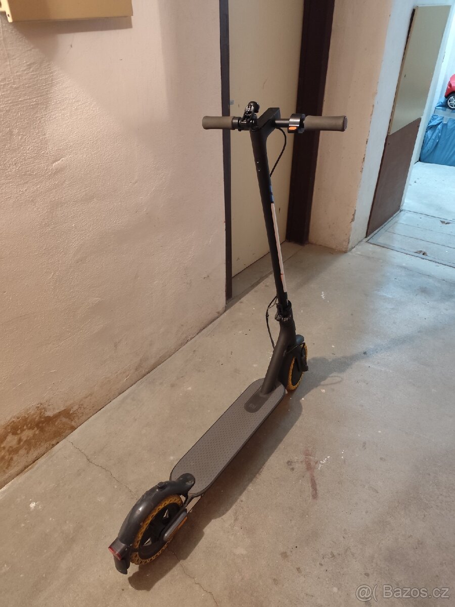Xiaomi Mi Scooter Essential - 3