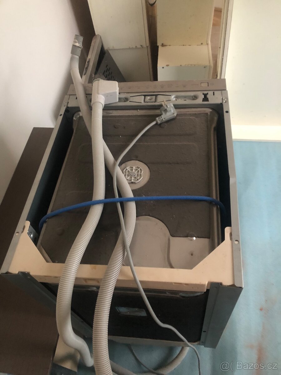 —————-Vstavaná myčka Electrolux, 2900 Kč———— - 3