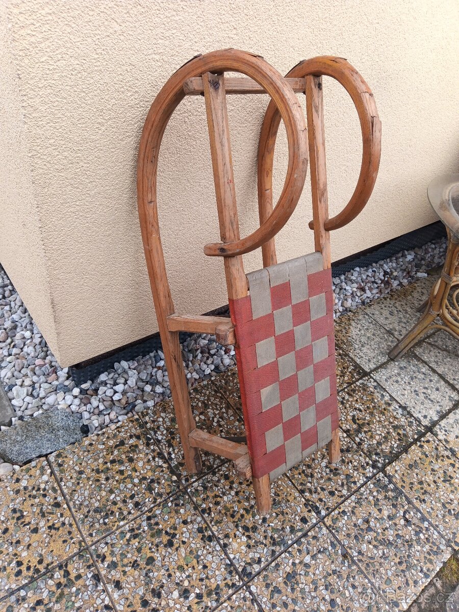 Staré dřevěné sáně. - 3