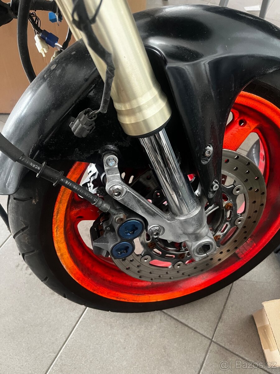 Díly na Yamaha R1 - 3