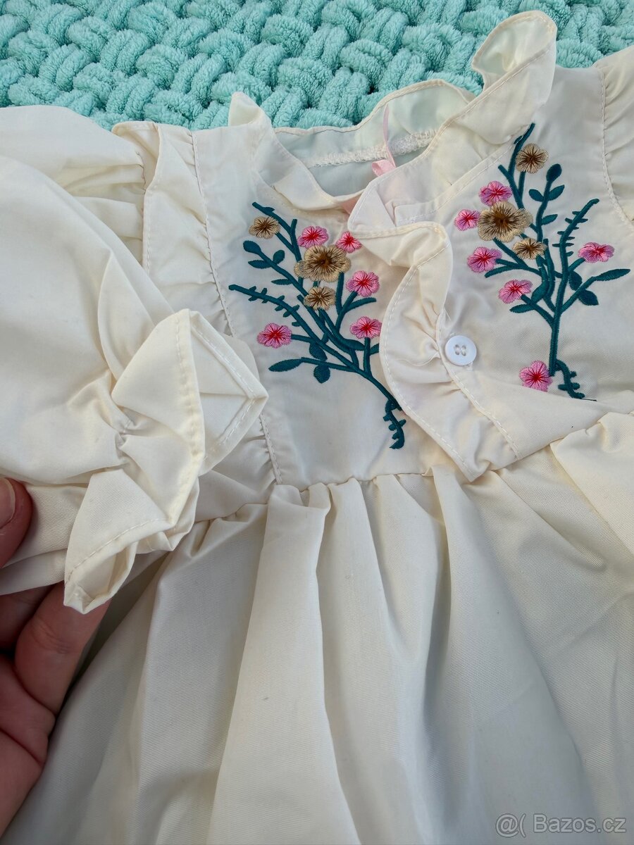 Šaty s výšivkovými prvky - 3