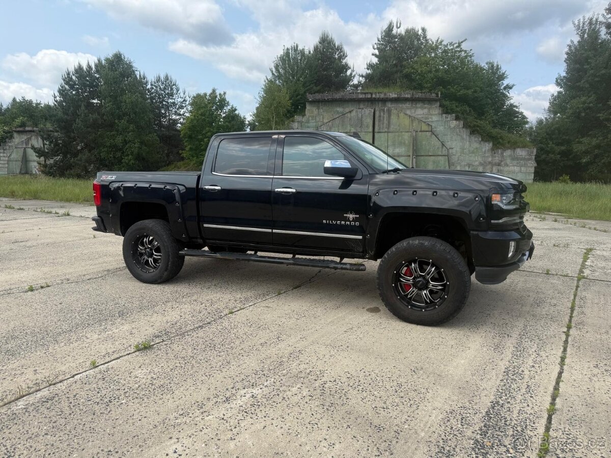 Chevrolet Silverado Z71 Black Widow