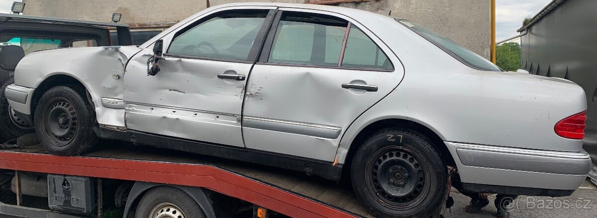 Prodám Mercedes-Benz W210 - 290TD - vůz je bez motoru - 3