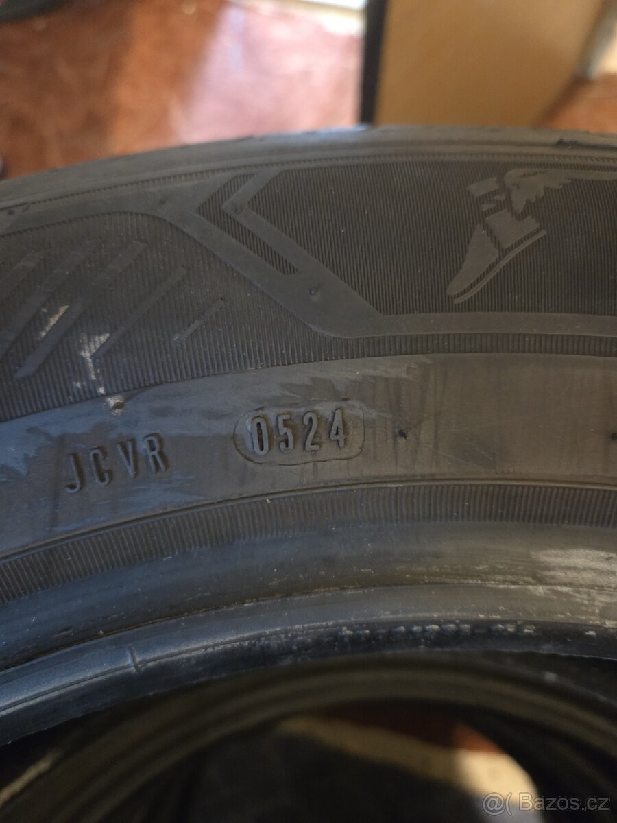 Goodyear - 215/60 R17 - 3