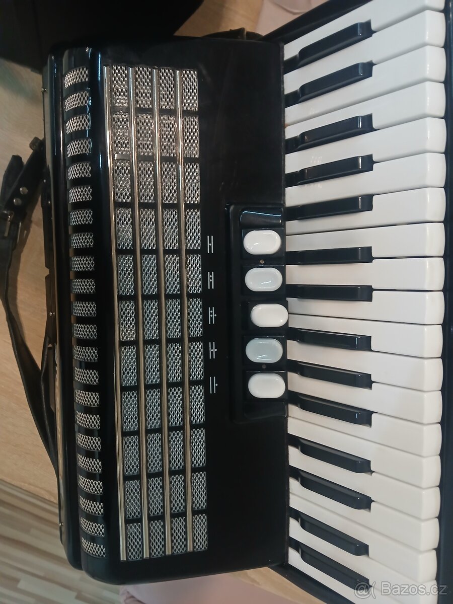 Predám profi nemecký akordeón WELTMEISTER WALTHER PIRAT 72 - 3