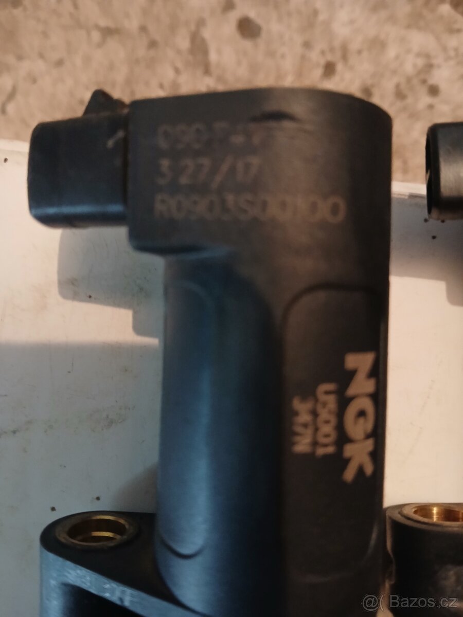 Zapalovací cívka NGK U5001 - 3