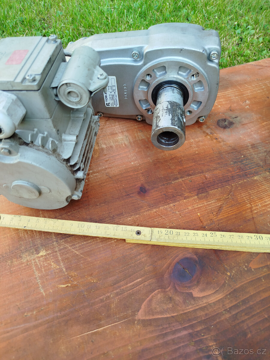motor s převodovkou 3,5 ot/minutu - 3