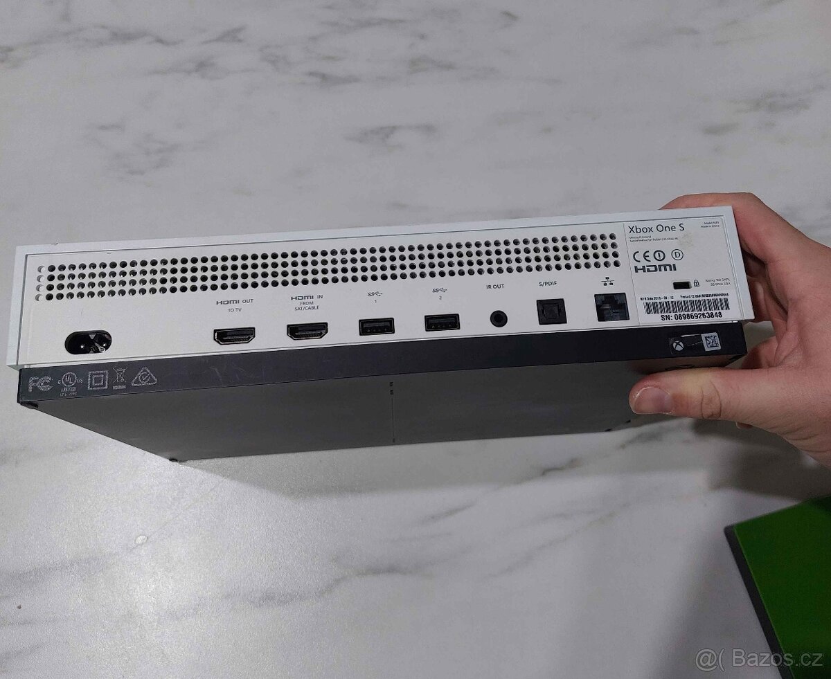 Xbox One S - 3