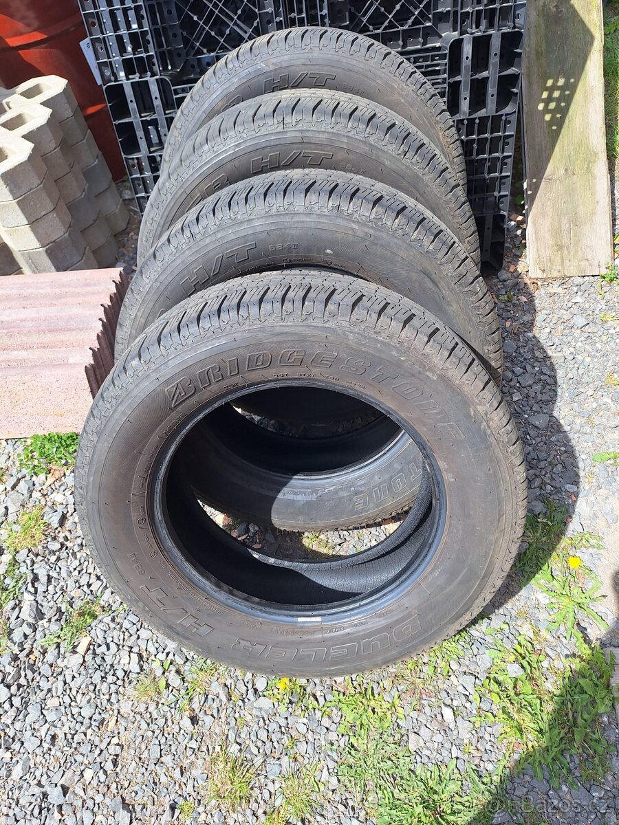 Pneu 265/60/18 - 3
