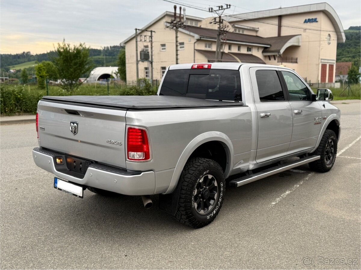 DODGE RAM 2500 HEAVY DUTY—6.4 V8 HEMI—2016–Laramie—VZDUCH—