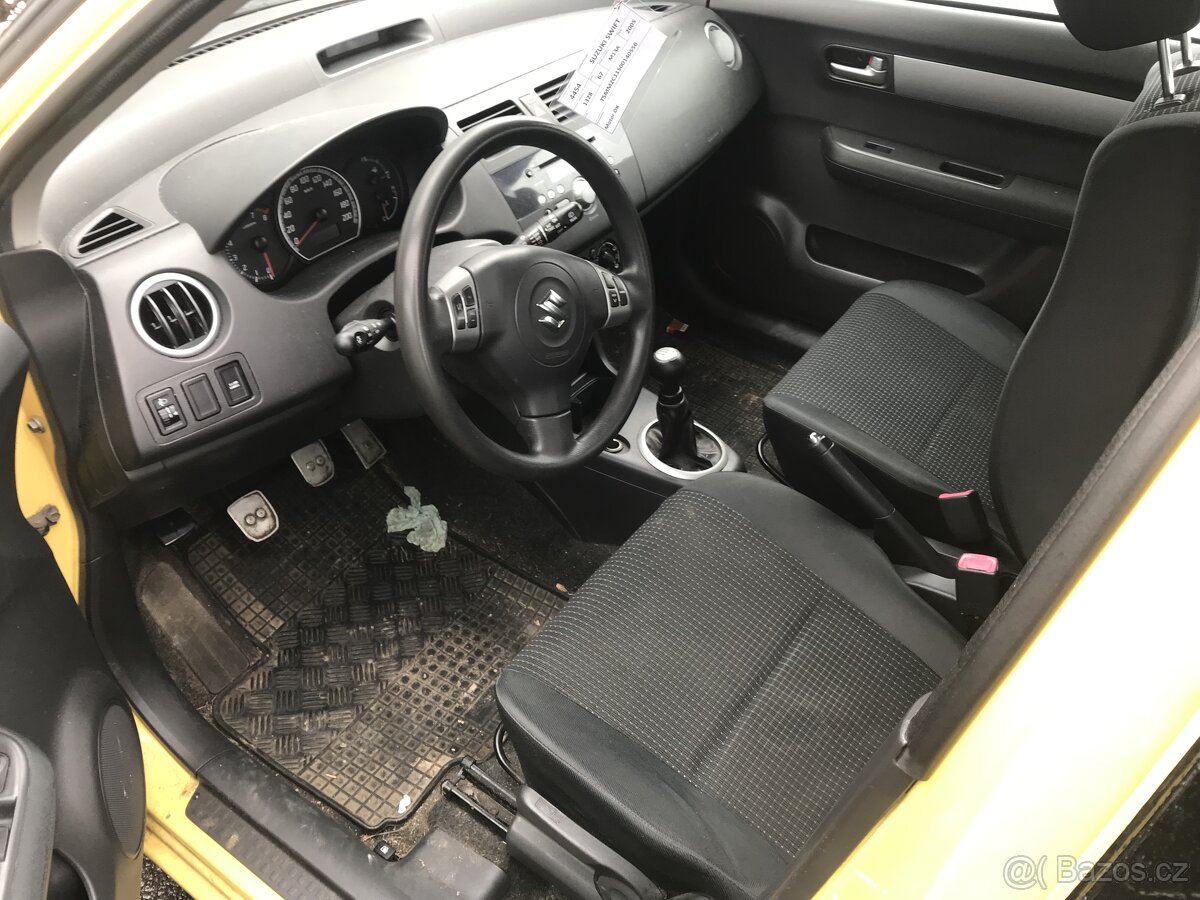 Suzuki Swift 2005 1,3i 67kW Sport - dily - 3