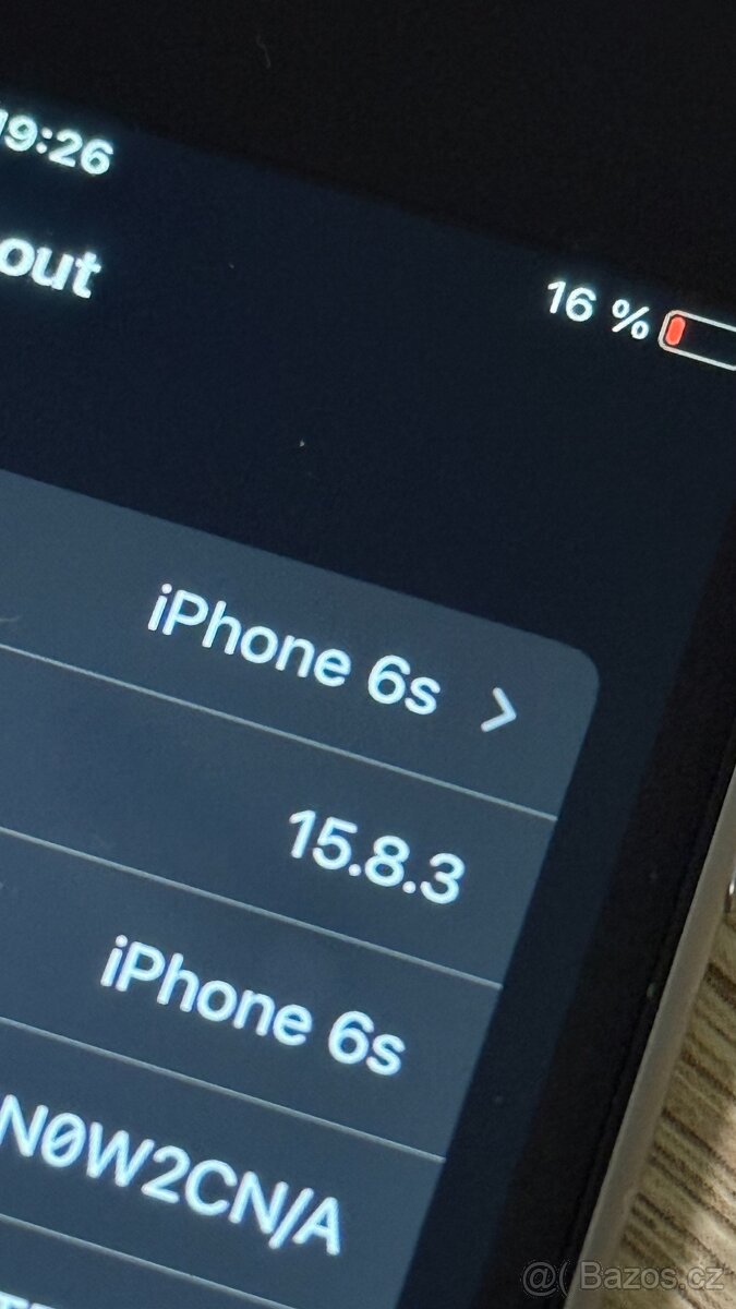 Apple iPhone 6s 32 GB Vesmírně šedá - 3