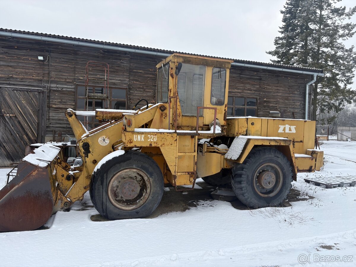 Nakladač UNK 320 - 3