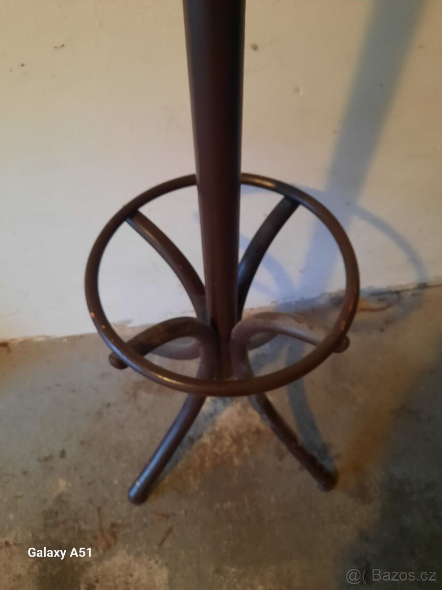 dřevěný stojanový věšák - 3