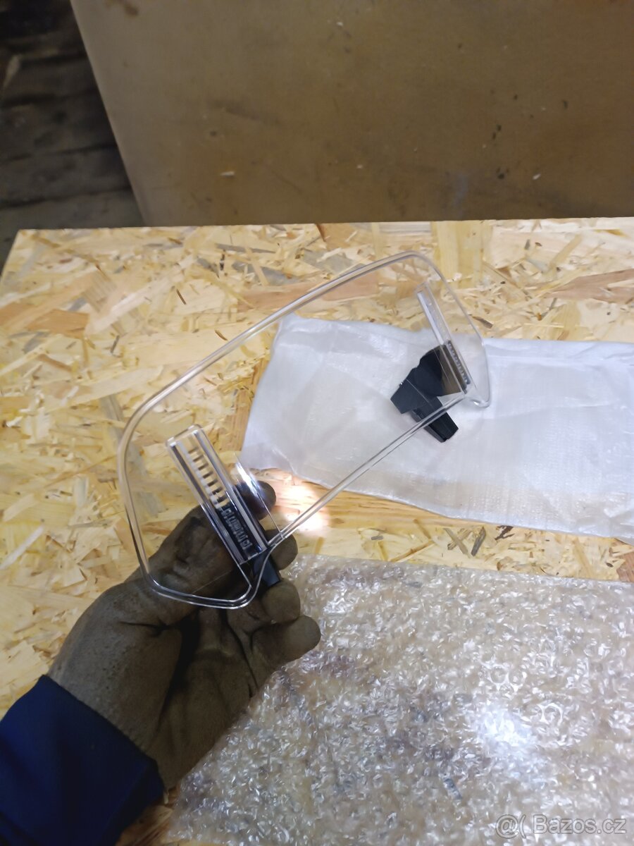 Deflektor na plexi - 3