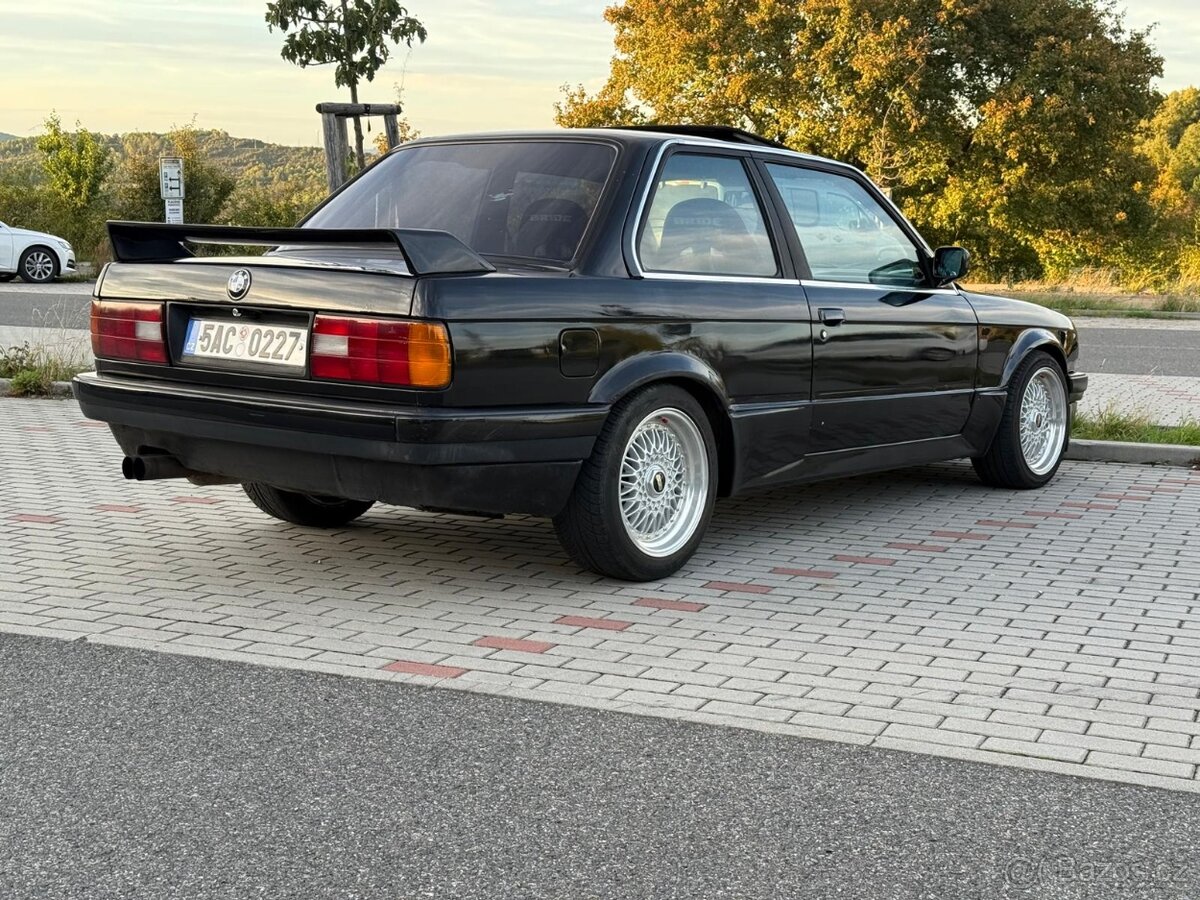 BMW E30 325i - 3