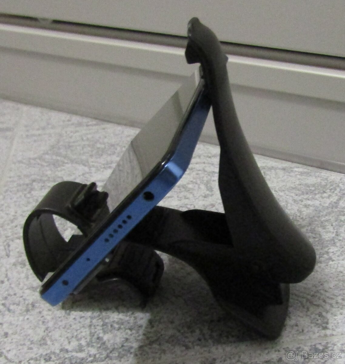 DRŽÁK NA MOBIL - 3