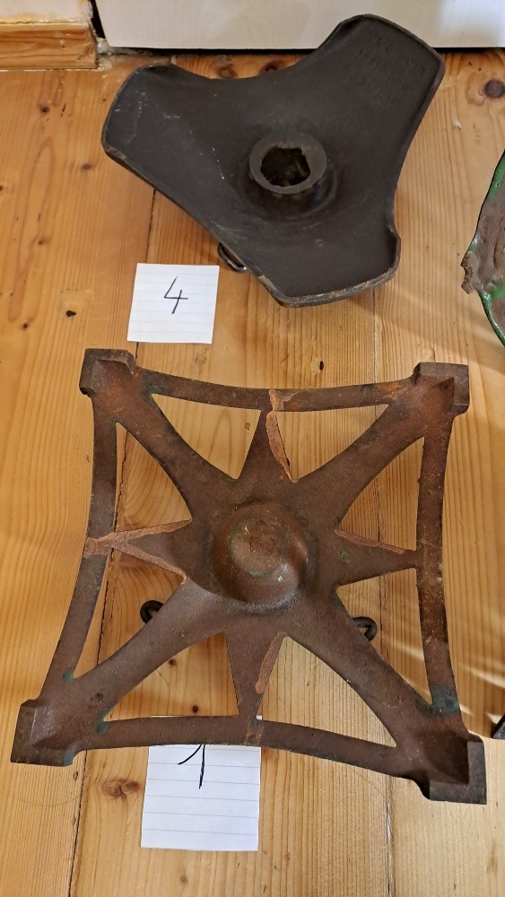 LITINOVÉ VÁNOČNÍ STOJÁNKY NA STROMEČEK 6 kusů - 3