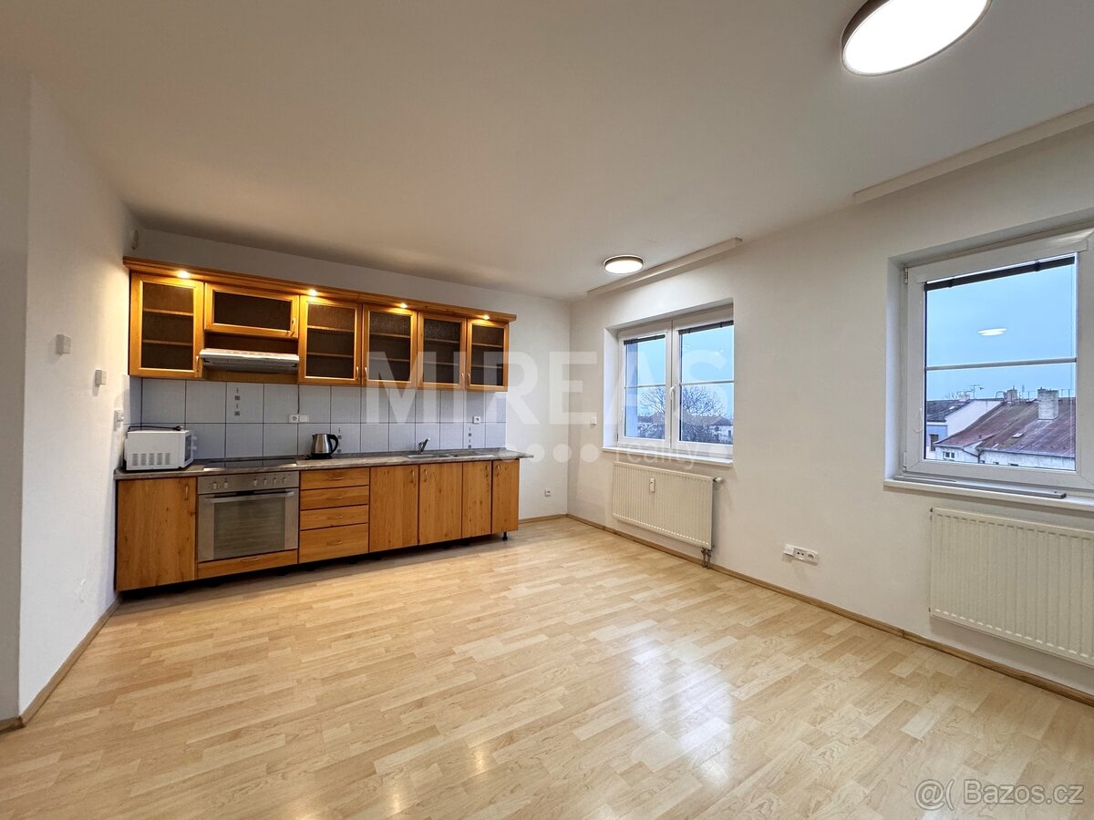 Mladá Boleslav, pronájem bytu 1+kk, 35 m2 s garážovým stáním - 3