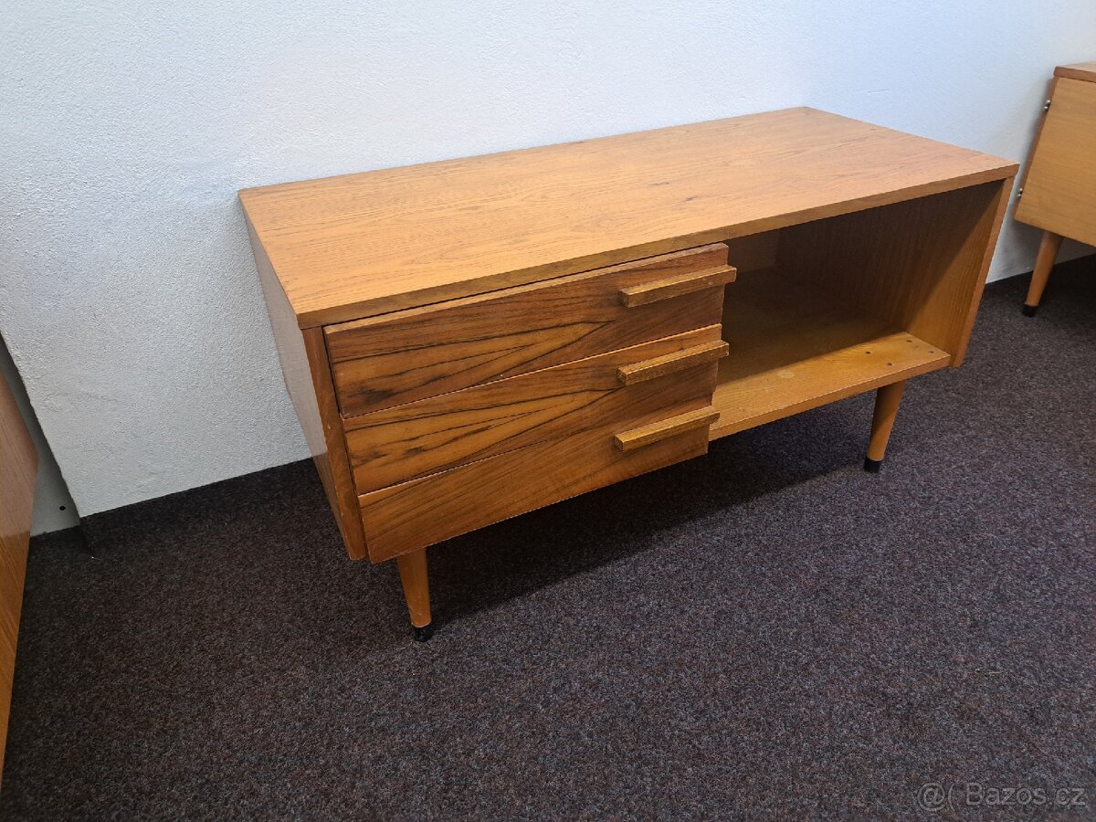 Sedačka a 2 komody - 3