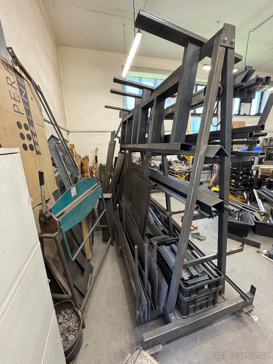 Pojízdný regál na kovový materiál - 3