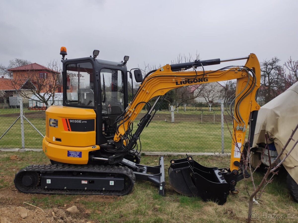 Prodám pásové rypadlo (nové) - 3