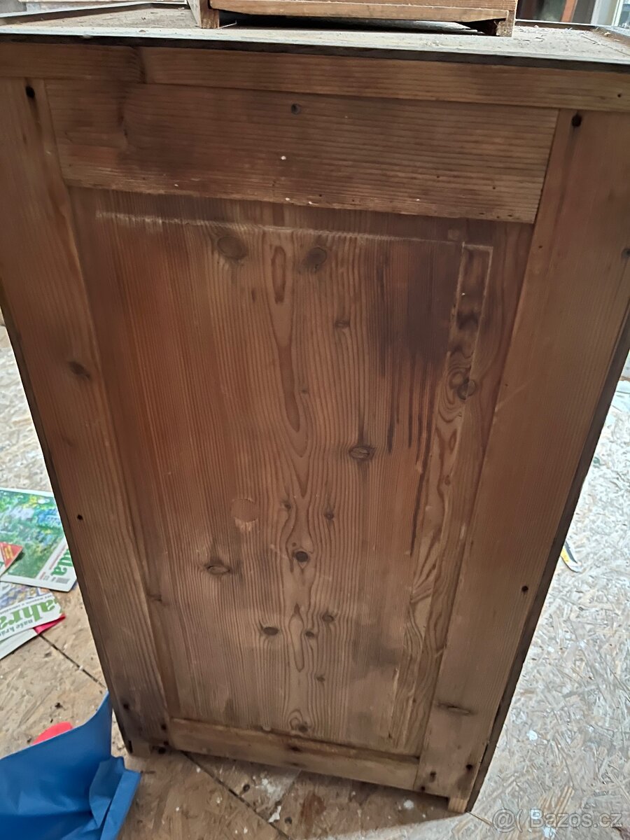 Prodám starožitné noční stolky - 3