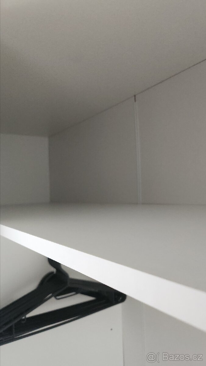 Skříň 150 x 215 x 61 cm - 3