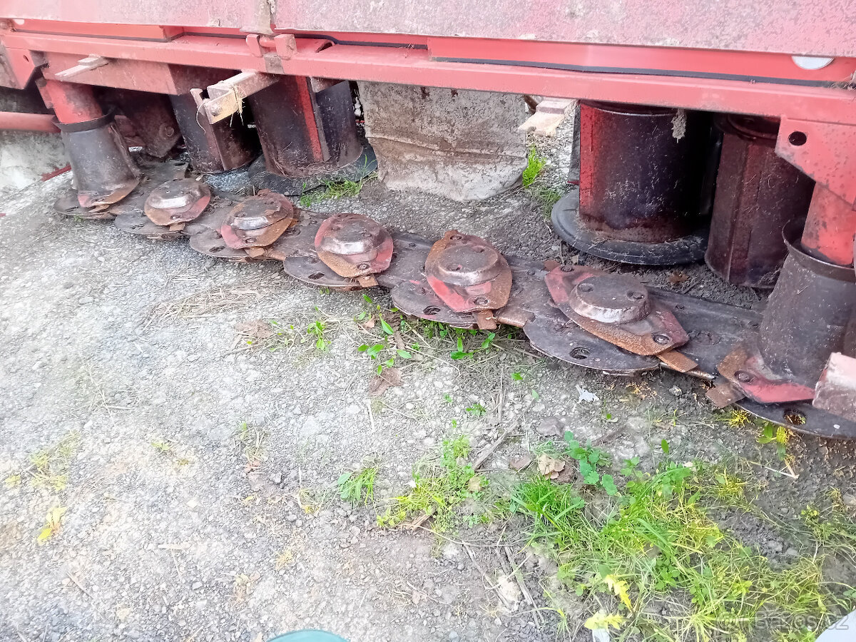 Čelní disková sekačka KUHN - 3