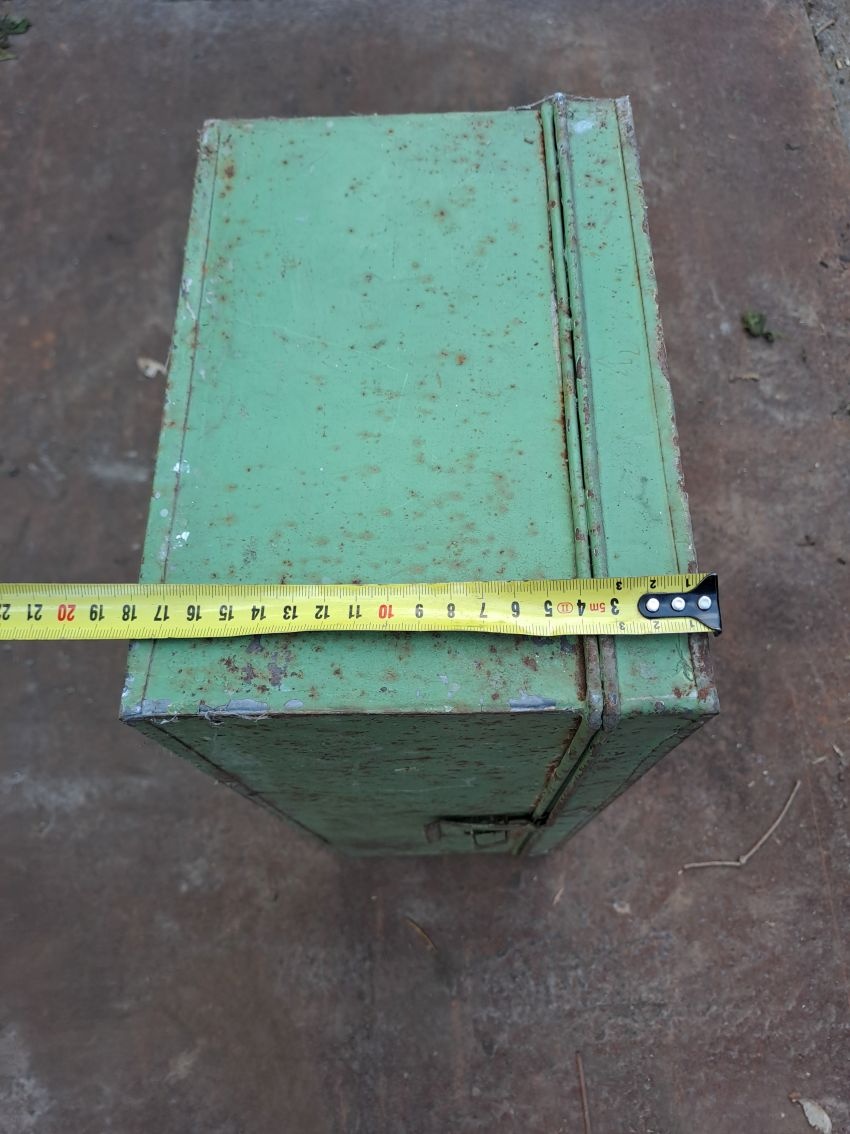 Stará plechová bedna - 3