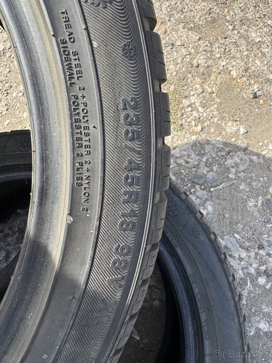 235/45/18 zimní pneu KUMHO - 3