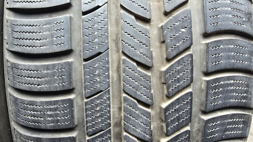 Zimní pneu 245/40/18 Roadstone - 3