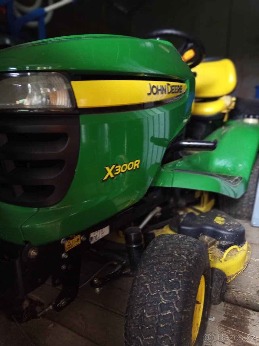 John Deere X300R Rezervace - 3