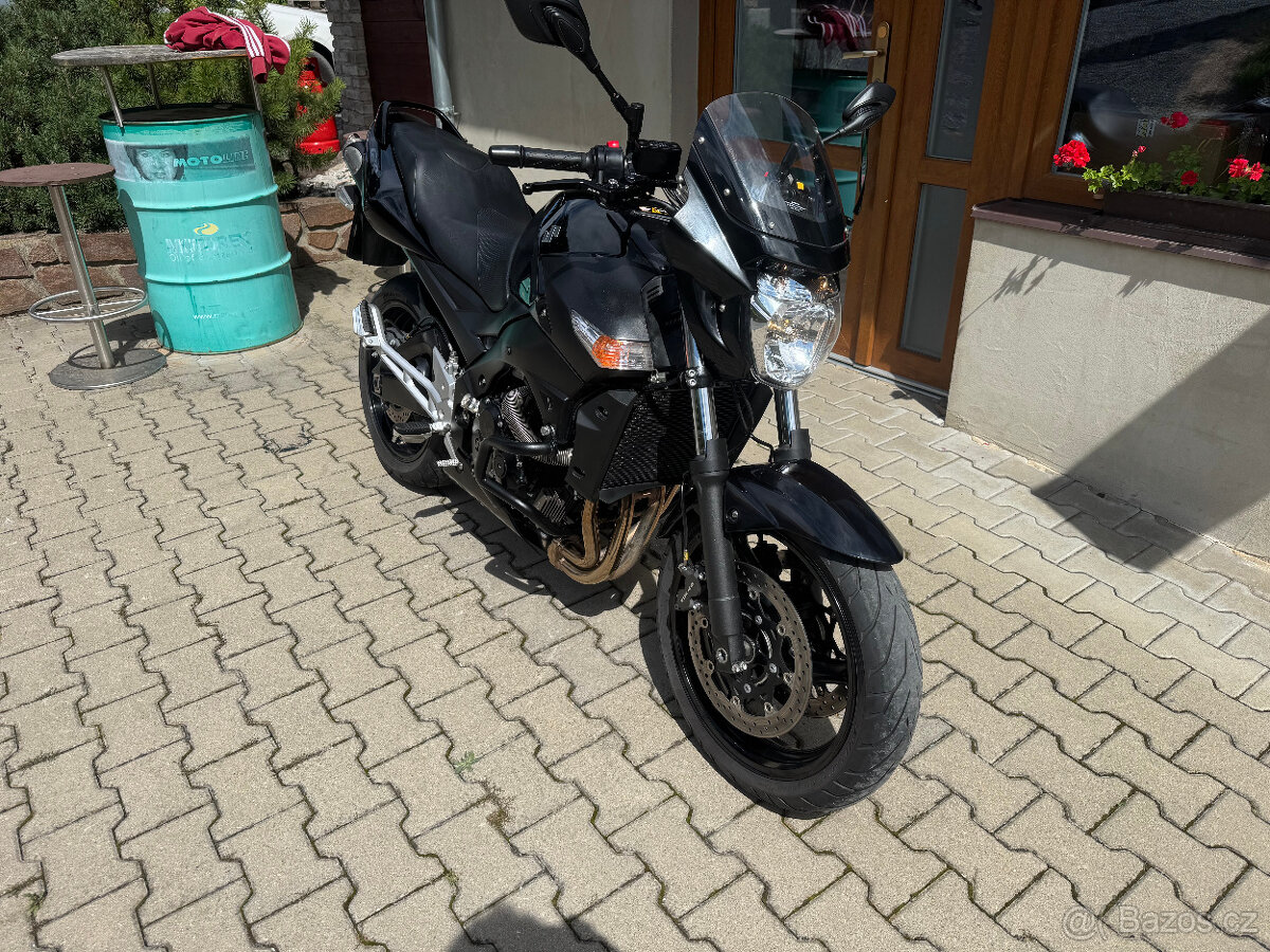 Suzuki GSR 600 - 3