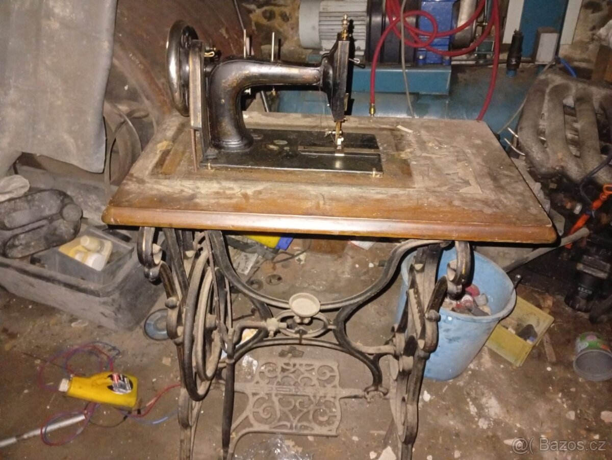 Starý šicí stroje - 3