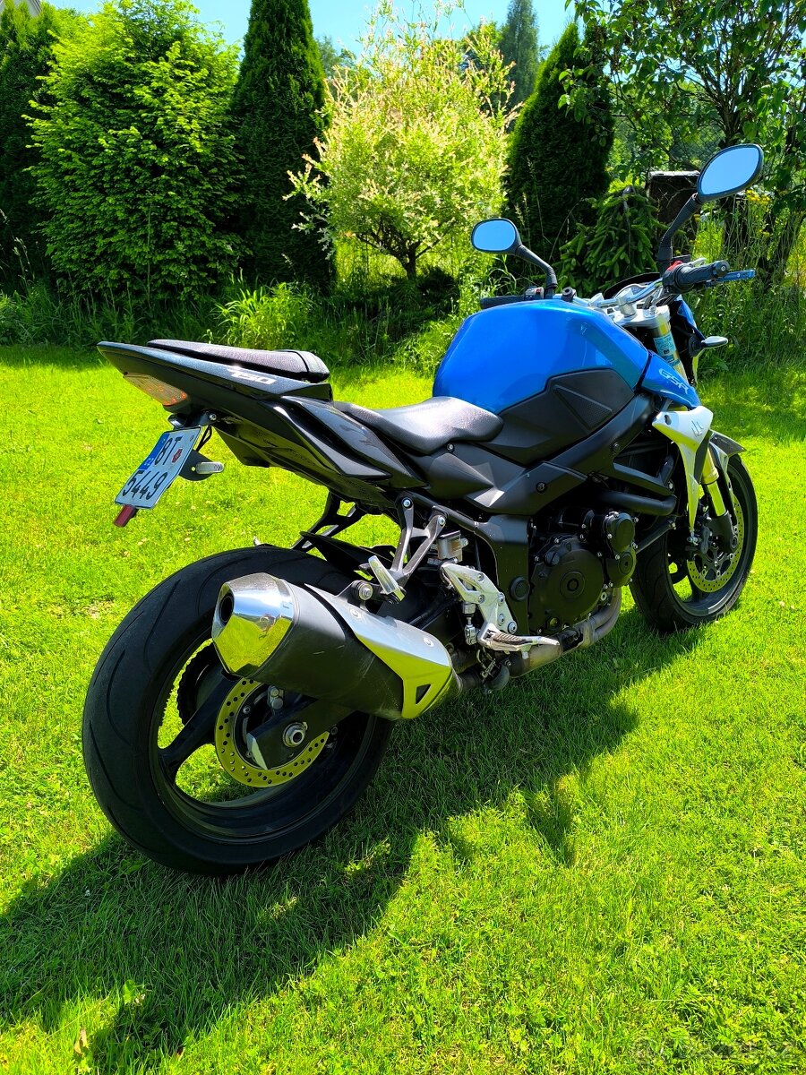 Suzuki GSR 750 - 3