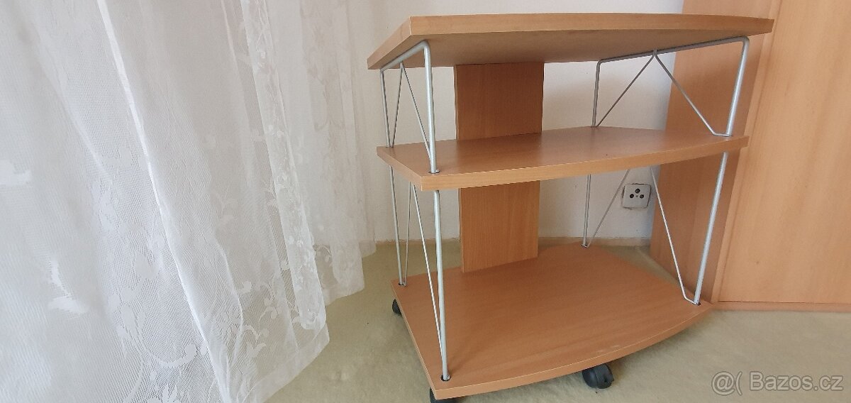 Televizní stolek na kolečkách - 3