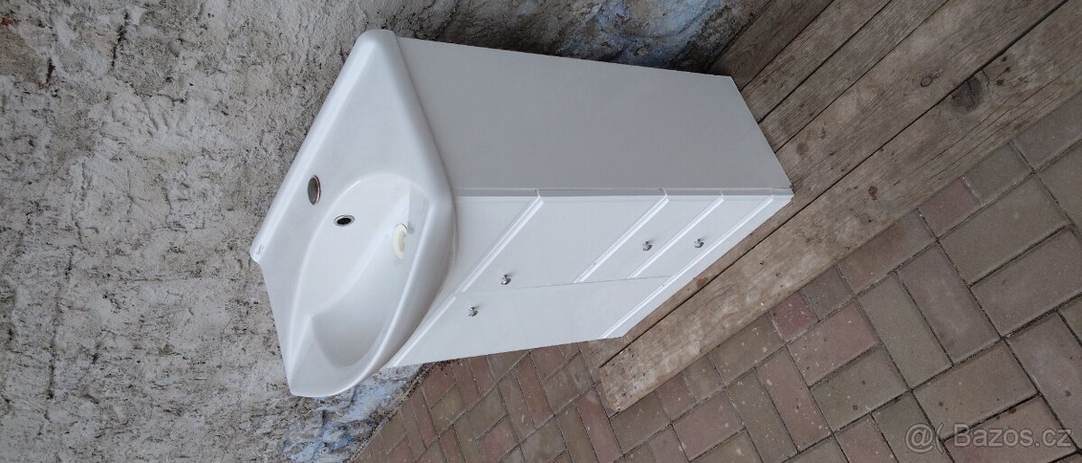 Koupelnová skříňka s umyvadlem - 3