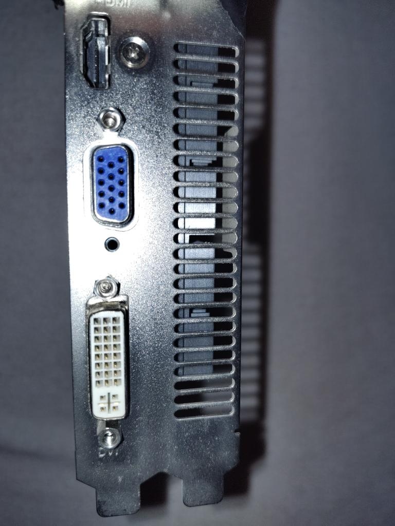 ASUS AMD Radeon HD5570 - 3