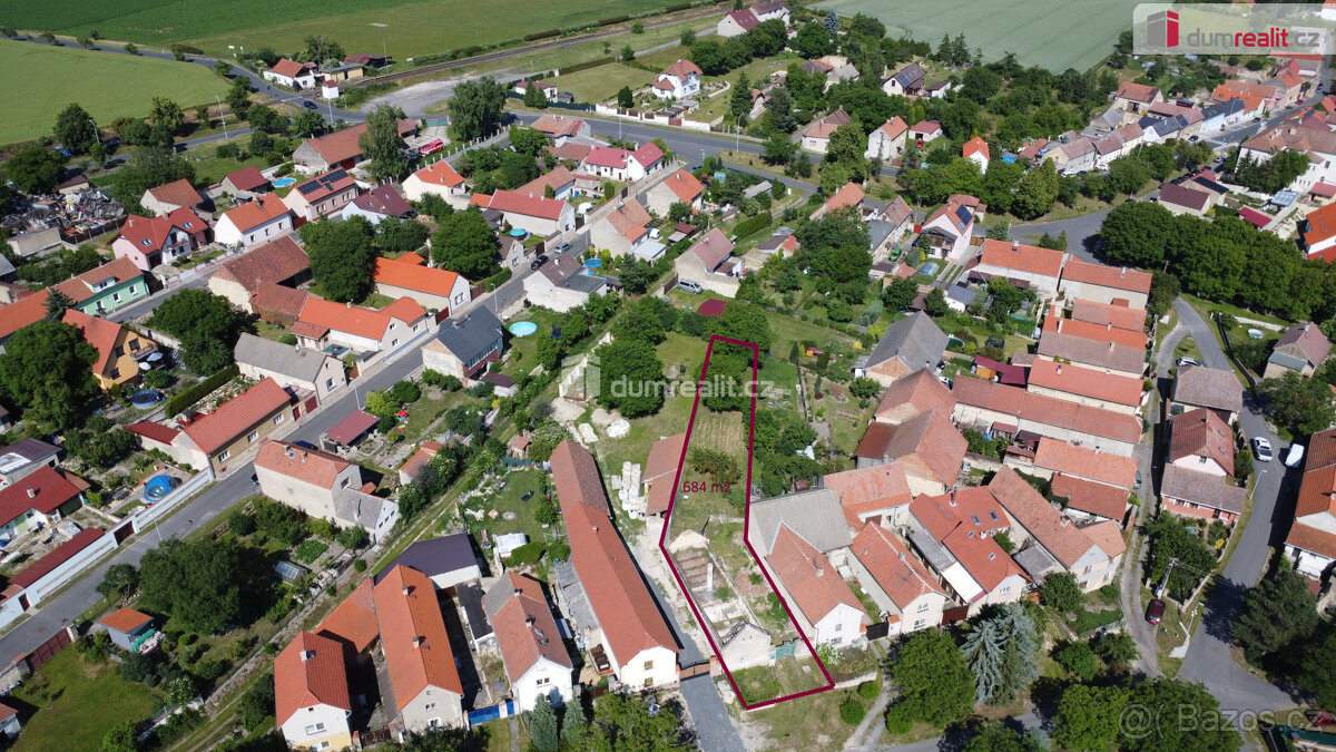 Prodej pozemku 684 m2 - 3