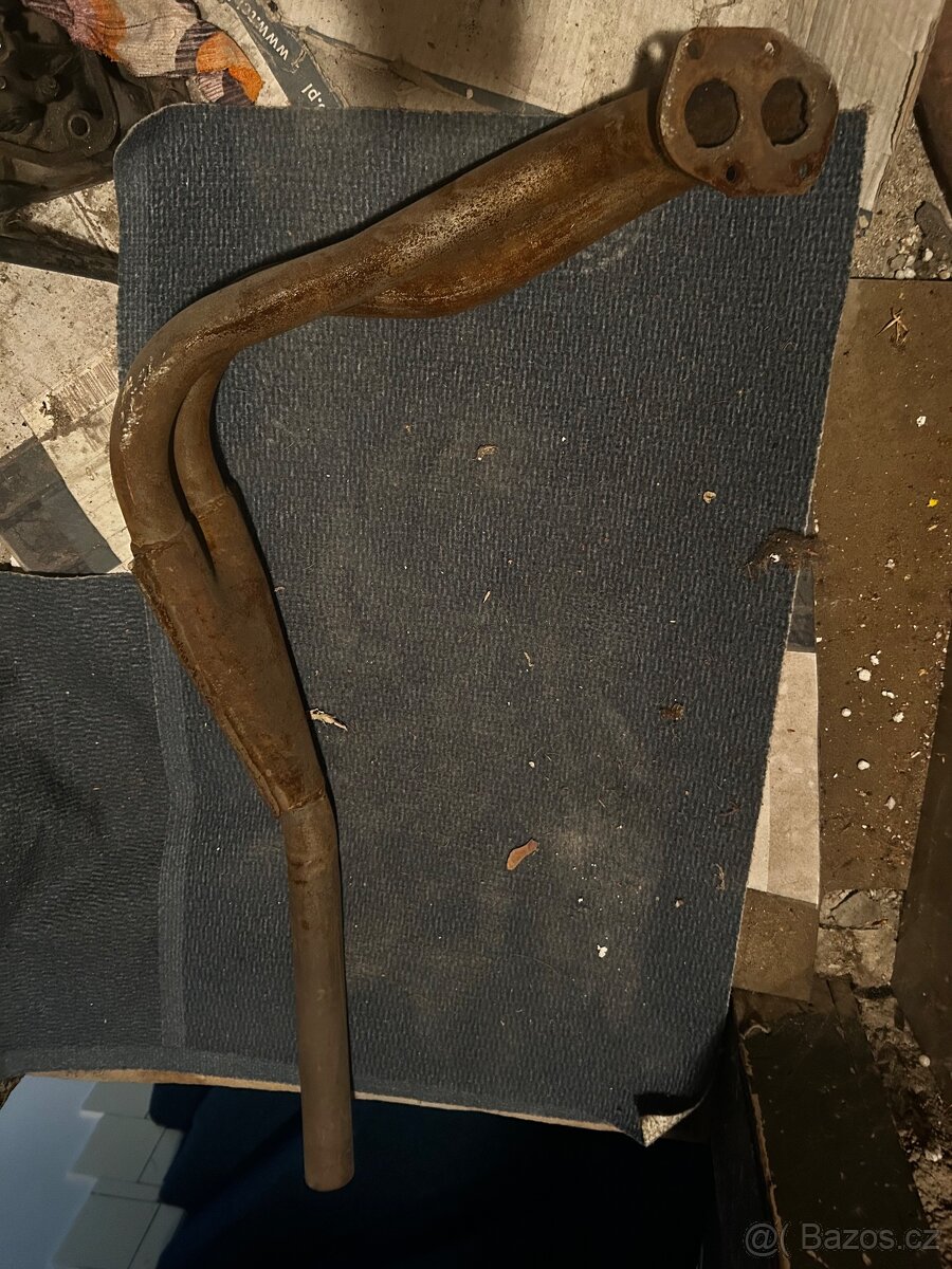 První díl výfuku Fiat 125P - 3