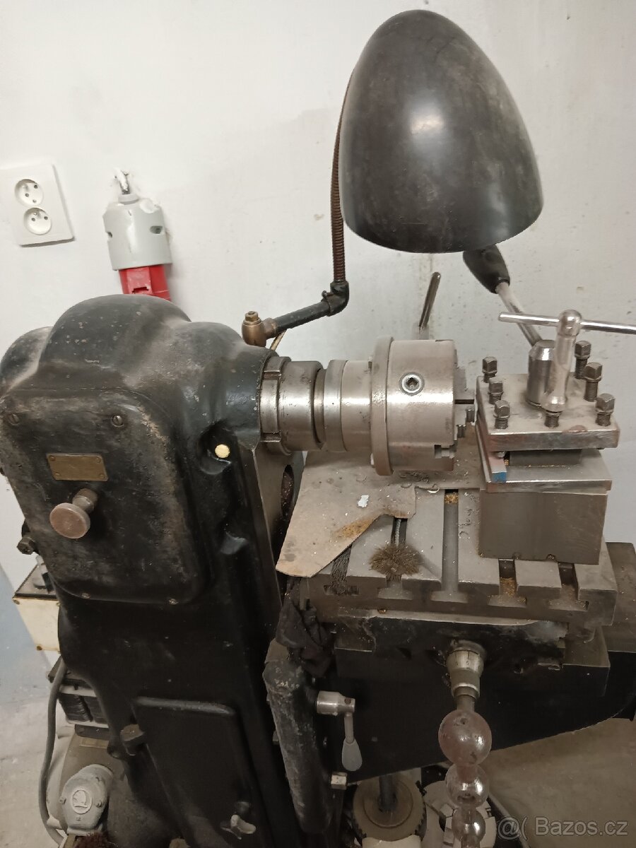 Historický soustruh kombinovaný s frézou. - 3
